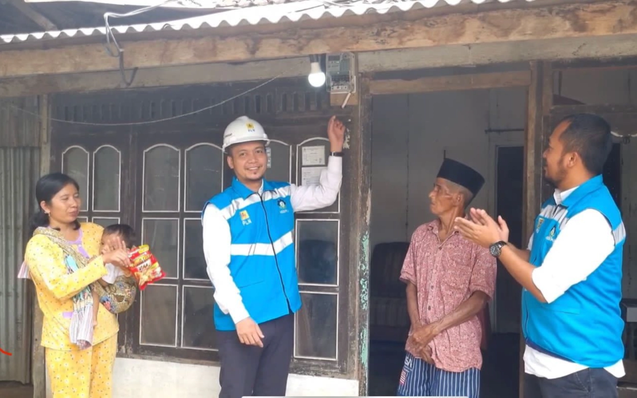 Di HLN Ke-77, PLN Sambungkan Listrik untuk 3607 Keluarga Prasejahtera 