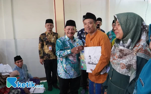 Thumbnail Berita - Bupati Situbondo Salurkan Intensif untuk 527 Guru Ngaji, Minggu dan PAUD