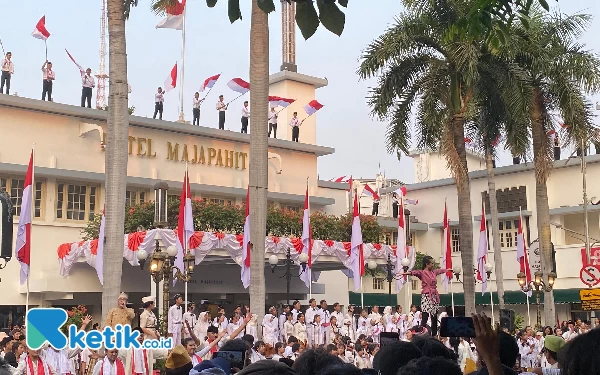 Thumbnail Seru! Ribuan Peserta Meriahkan Refleksi Perobekan Bendera di Hotel Yamato