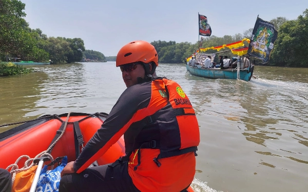 Thumbnail Kawal Tradisi Petik Laut, SAR Surabaya Terjunkan Tim Operasi