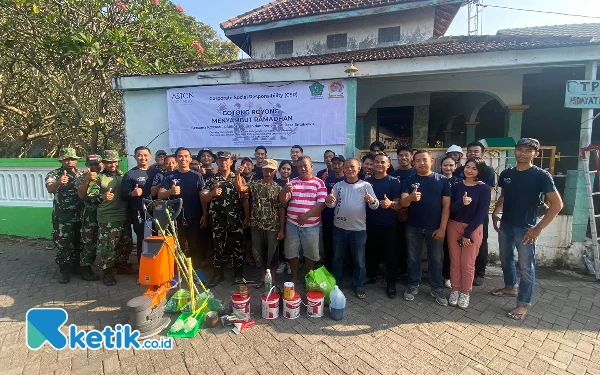 Thumbnail Agar Nyaman Beribadah, CSR Aston Hotel Sidoarjo Bersihkan Musala di Buduran