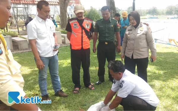 Thumbnail Sedang Cari Barang Bekas, 2 Warga Kabupaten Malang Temukan Jasad Bayi