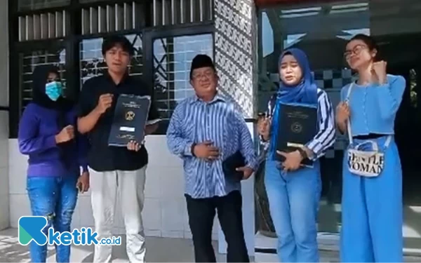 Thumbnail DPC Demokrat Kabupaten Malang Bantu Warga Tebus Ijazah yang Ditahan Sekolah