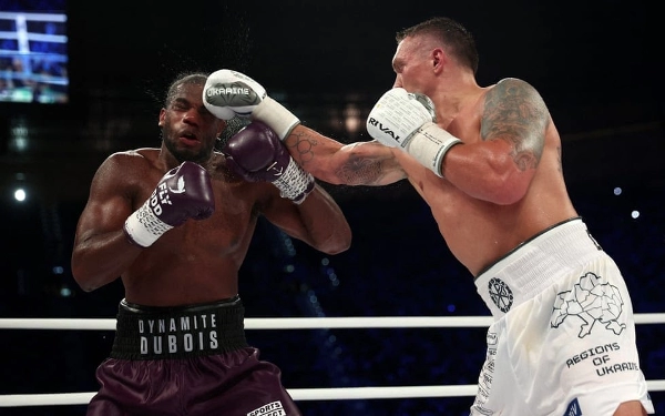 Thumbnail Berita - Pukul KO Dubois, Usyk Pertahankan Sabuk Juara Dunia Kelas Berat