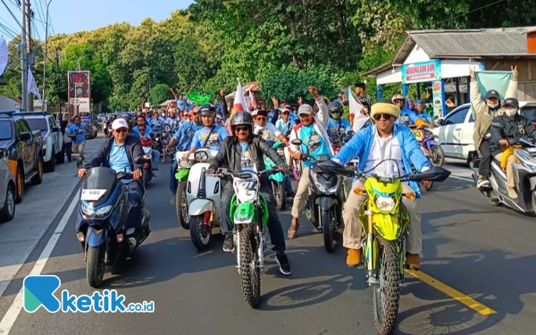 Thumbnail Ribuan Pendukung Kawal Paslon Karunia Hadiri Rapimcabsus Partai Gerindra Situbondo