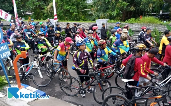 Thumbnail Berita - Khofifah:Peserta Fun Bike Harus Sehat Badan dan Sehat Dompet