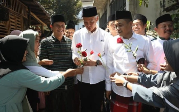 Thumbnail Ganjar Terkesan Pecel Jember, Konsolidasi Dihadiri Kader PPP