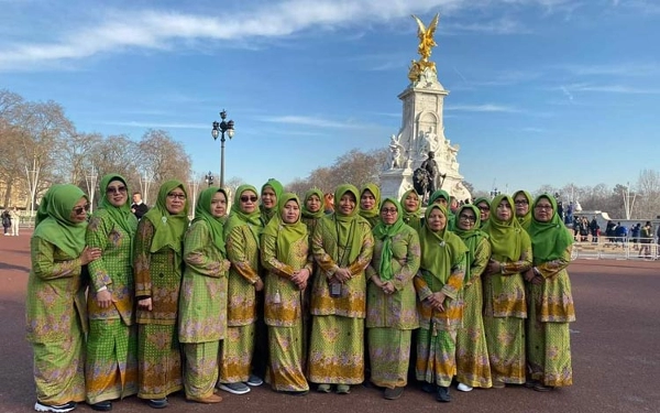 Thumbnail Bikin Bangga! Tim Rebana Muslimat NU Tampil di London, Meriahkan Parade Idul Fitri