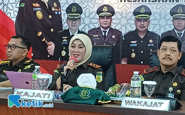 Thumbnail Berita - Dalam Enam Bulan Kejati Jatim Tangani 7 Perkara Korupsi, Kerugian Negara Capai Rp 143 Miliar