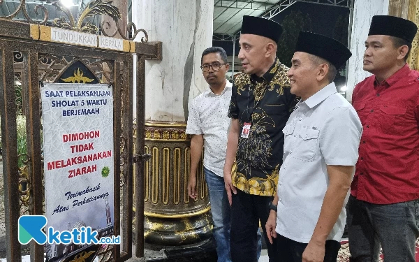 Thumbnail Berita - Jelang Pelantikan, Pj Bupati Bangkalan Arief M Edie Ziarah ke Makam Syaikhona Kholil Bangkalan