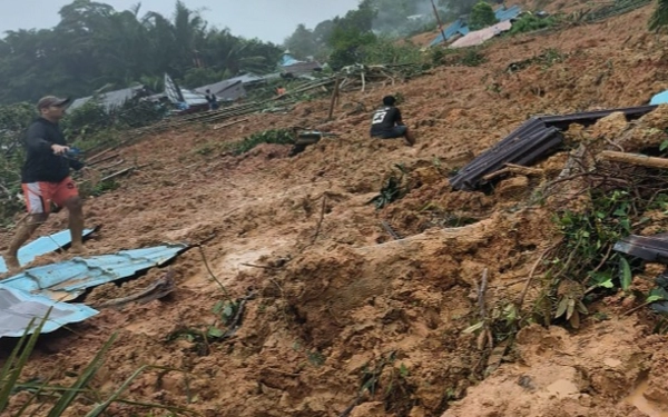 Thumbnail Berita - Longsor di Natuna, 10 Korban Meninggal, 50 Orang Hilang