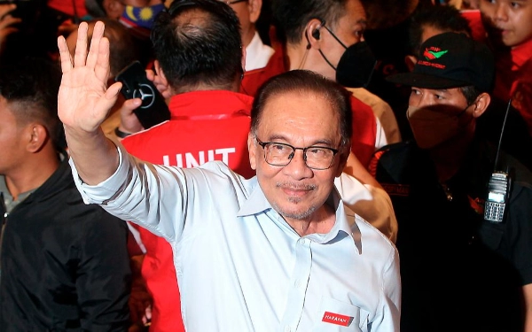 Thumbnail Dramatis! Anwar Ibrahim Akhirnya Ditunjuk Jadi PM ke-10 Malaysia