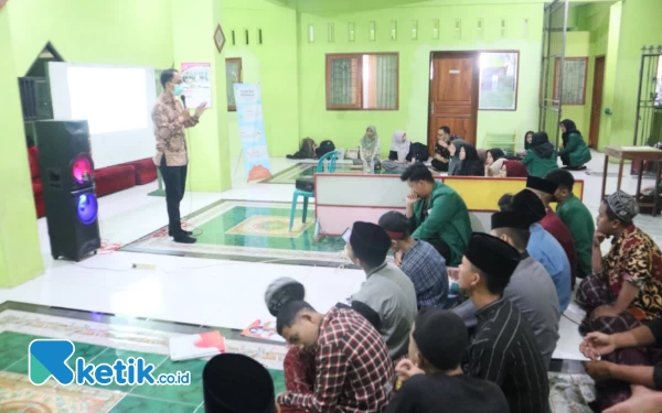 Thumbnail Berita - Dosen Kesmas Unusa Edukasi Generasi Berencana ke Santri Pakai Strategi Peer Educator