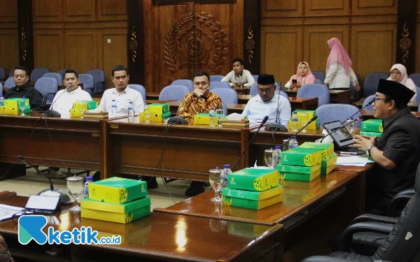 Thumbnail Harapkan Legislator Baru Kian Angkat Marwah DPRD Sidoarjo, H Usman Bekali Para Caleg Terpilih