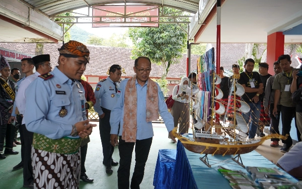 Thumbnail Kemenkumham Jatim Ajak Masyarakat Beli Karya Napi