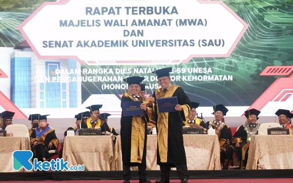 Thumbnail Unesa Berikan Gelar Doktor Honoris Causa Kepada Sekjen Kemenkumham