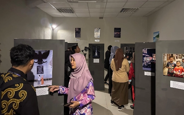 Thumbnail Berita - UKMK Mirror UIN Raden Fatah Palembang Kenalkan Kampus Lewat Pameran Fotografi dan Seni