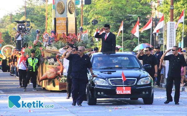 Thumbnail Karnaval Shining Jayandaru, Sandiaga-Indah Kurnia Memuji; H Subandi: Terima Kasih Masyarakat Sidoarjo