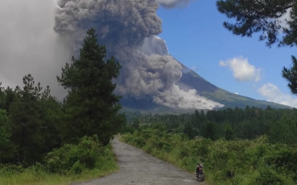 Thumbnail Gunung Merapi Meletus, Warga Diminta Waspada!