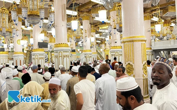 Ibadah Khusyuk, Umroh Pasti Masuk Raudah Masjid Nabawi Bersama Shafira Tour & Travel