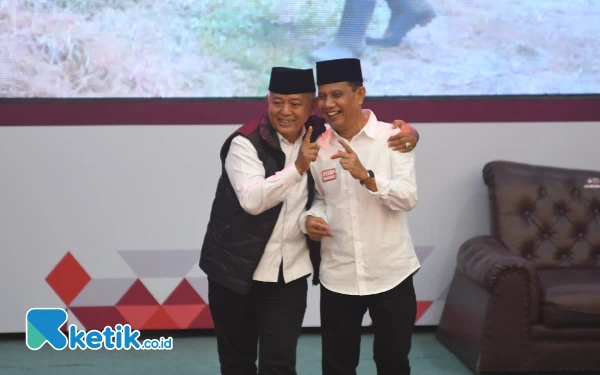 Thumbnail Berita - Debat Perdana Pilbup Malang, Sanusi Hampiri Rivalnya dan Ajak Berjoget