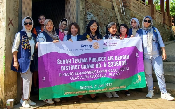 Tekan Sanitasi Buruk, Rotary Bangun Kamar Mandi untuk Gang Keminggris