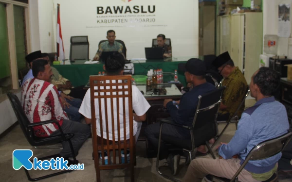 Thumbnail Mengunjungi Kantor Bawaslu Sidoarjo yang Lebih Mirip Gudang daripada Kantor Adhoc Penyelenggara Pemilu (1)