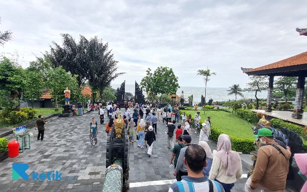 Thumbnail Berita - Jelang Tahun Baru 2023, Destinasi Wisata Bali Dipadati Pengunjung