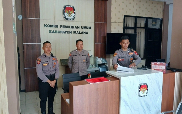 Thumbnail Jelang Pilkada 2024, Polres Malang Tingkatkan Pengamanan di Kantor KPU dan Bawaslu