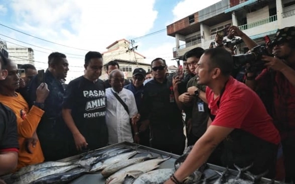 Thumbnail Kunjungi Pasar Flamboyan Pontianak, Capres Anies Baswedan Dicurhati Harga Ayam Mahal