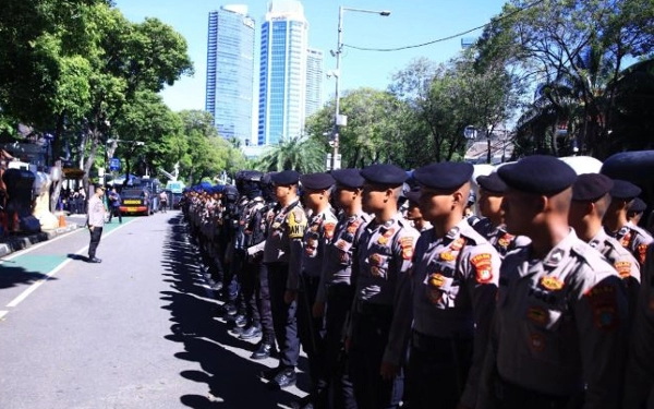 Thumbnail Berita - Ribuan Personel Disiagakan di Kantor KPU, Kawal Penetapan Pemenang Pilpres 2024