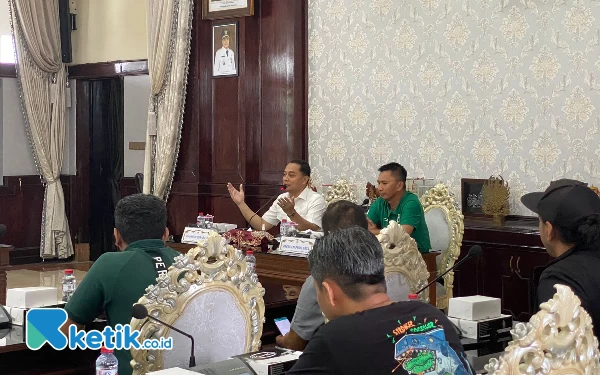 Eri Cahyadi Dengarkan Keluh Kesah Persebaya