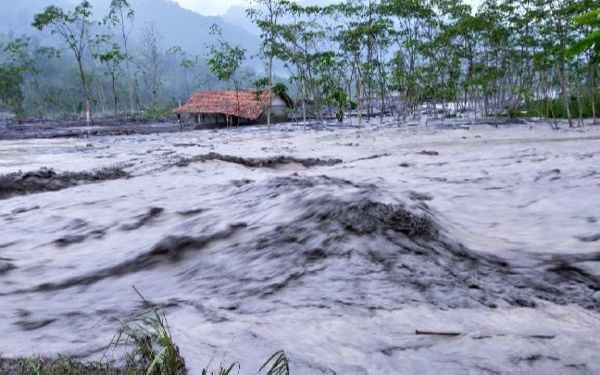 Thumbnail Gunung Semeru Banjir Lahar Dingin, Masyarakat Diminta Waspada!