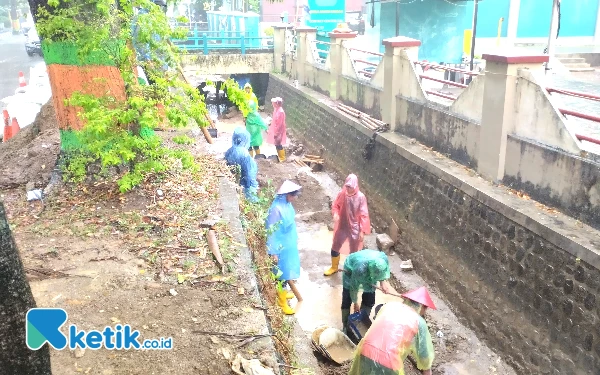 Thumbnail PUPR Pacitan Maksimalkan Dredging dan Bangun Pompa untuk Cegah Banjir