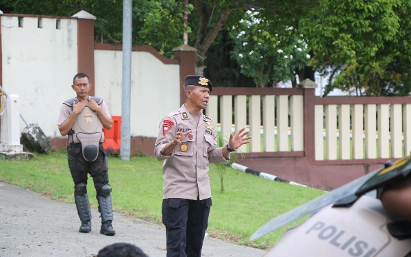 Thumbnail Latihan Dalmas dipimpin langsung oleh Kasat Samapta Iptu Jalil Amir. (Foto Humas Polres Halmahera Selatan For Ketik.co.id)