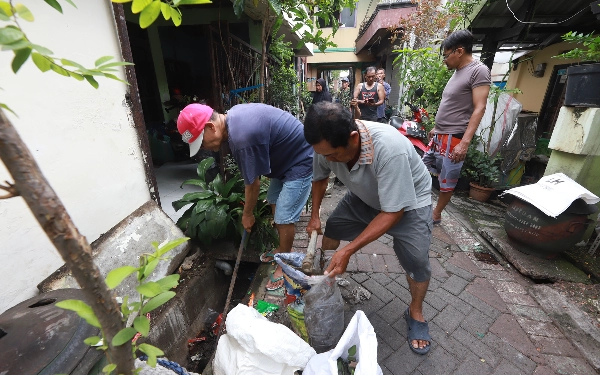 Kerja Bakti, Pemkot Surabaya Terjunkan 20  Dump Truck 