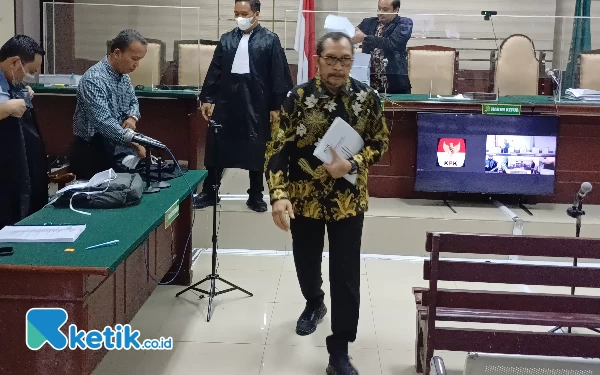 Thumbnail Sahat Tua P Simandjuntak Dituntut 12 Tahun Penjara oleh Jaksa KPK