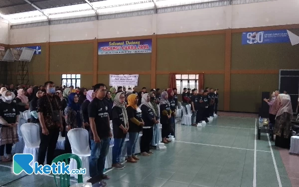 Thumbnail Peserta menyanyikan lagu kebangsaan  Indonesia Raya sebelum dimulainya sosialisasi penanggulangan stunting (Foto: Sugeng Hariyadi/Ketik.co.id)