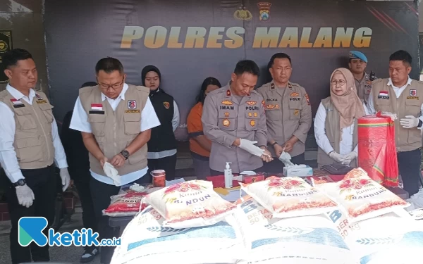 Tergoda Cuan dari Lonjakan Harga Beras, Pedagang di Malang Ini Repacking Beras Subsidi Bulog Jadi Premium