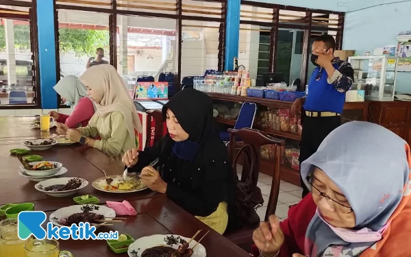 Yuk Kuliner Gule dan Sate Kepala Ikan Mayung  di Pasir Putih Situbondo