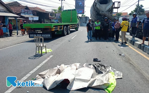 Thumbnail Mahasiswa Tewas setelah Terseret dan Dilindas Truk Pengaduk Beton di Sidoarjo