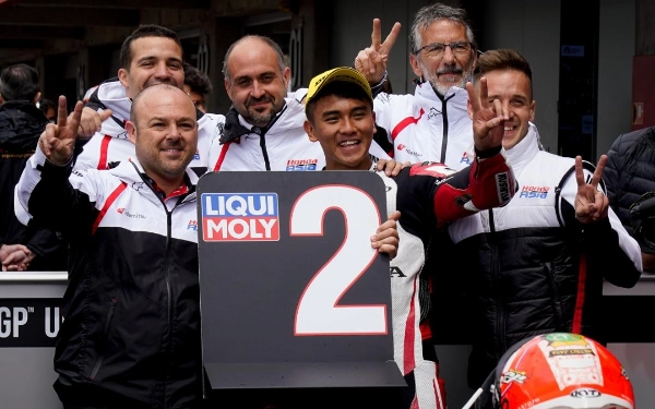 Thumbnail Profil Mario Aji, Satu-satunya Pembalap Indonesia yang Kini Berkiprah di Moto3 GP (1)