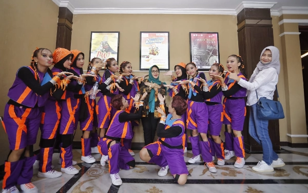 Thumbnail Berita - Group Dance Eternal SMPN 1 Surabaya Curi Perhatian dalam Ajang Be The Champion Vol 6