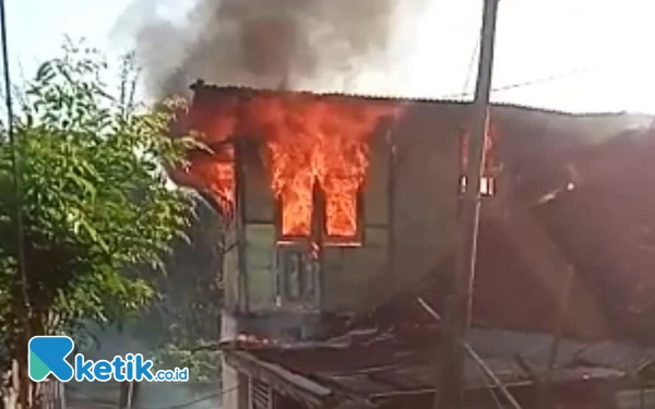 Thumbnail Rumah Warga Tretes Terbakar, Diduga karena Korsleting Listrik