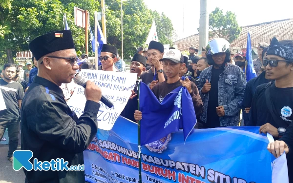 Thumbnail Peringati Hari Buruh Internasional, DPC Sarbumusi Situbondo Gelar Demo