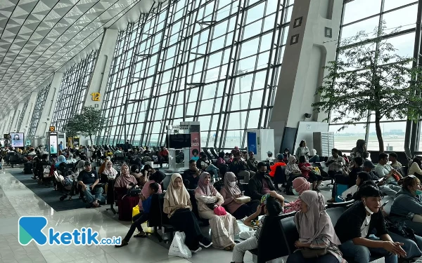 Thumbnail H-7 Lebaran, Bandara Soekarno-Hatta Mulai Padat Pemudik