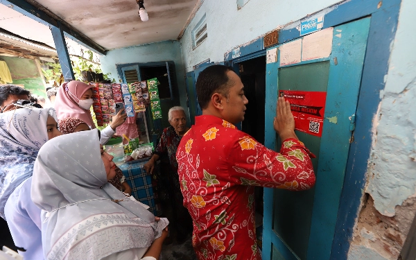 Thumbnail Pemkot Surabaya Tempel Stiker Keluarga Miskin, Kadinsos: Ada yang Menolak