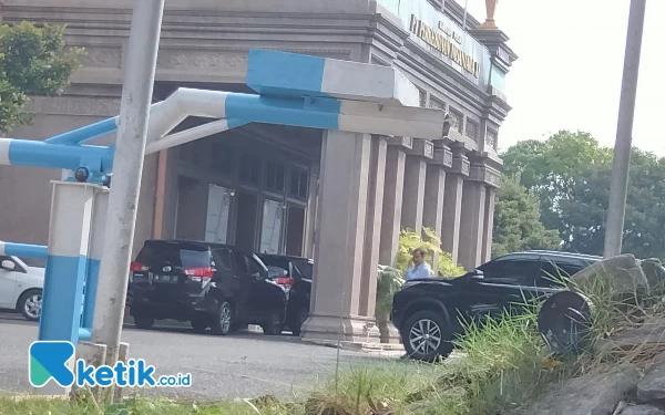 Bawa Koper Besar, Penyidik KPK Geledah Gedung PTPN XI Surabaya