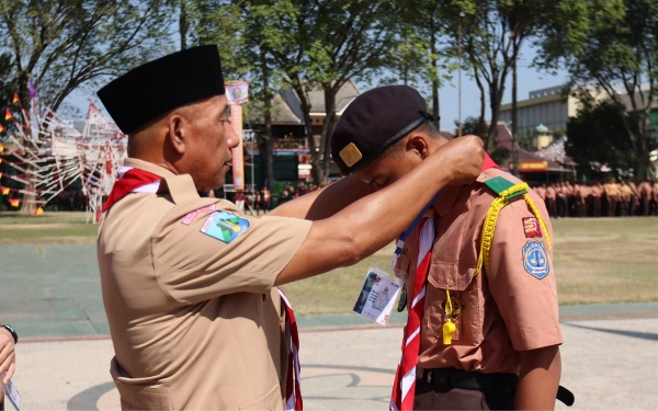 Thumbnail Pimpin Apel HUT ke-62 Kwarcab Bojonegoro, Ketua Kwarda Jatim Ajak Puluhan Ribu Kader Pramuka Jaga NKRI