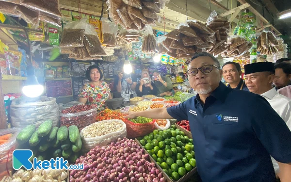 Thumbnail Kunjungi Pasar Wonokromo, Mendag Kaget Harga Bahan Pokok Cenderung Turun